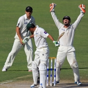Younis Khan traps infront of stumps by Daniel Vettori