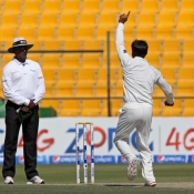 Mohammad Hafeez appeals for lbw