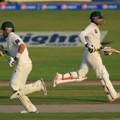 Misbah-ul-Haq and Mohammad Hafeez running between the wickets