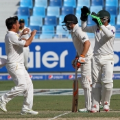Yasir Shah and Sarfraz Ahmed celebrates the wicket of Tom Latham