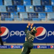 Younis Khan is taking the catch of Ronchi