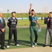 Shahid Afridi flips the coin during the toss