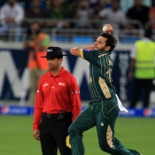 Shahid Afridi about to deliver the ball