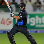 Daniel Vettori plays a shot