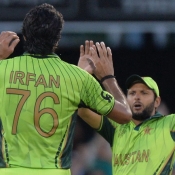 Shahid Afridi and Mohammad Irfan celebrate the wicket