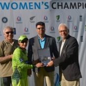 Bismah Maroof receives player of the match award