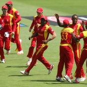 Zimbabwe players celebrate the wicket of Nasir Jamshed