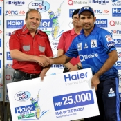 Sarfraz Ahmed receives Man of the match award