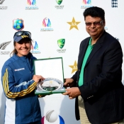 Sune Luus receives player of the series award