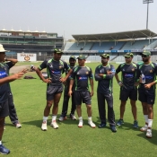 Waqar Younis along with Pakistan players during practice session