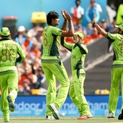 Mohammad Irfan celebrates the wicket of Gayle