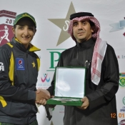 Bismah Maroof receives player of the match award against South Africa Women in Doha