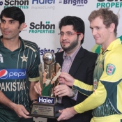 Misbah-ul-Haq and George Bailey unveiling of ODI series Trophy between Pakistan and Australia in UAE
