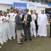 Senior Journalist Qamar Ahmed receiving his award from Moin Khan for covering his 400th Test match