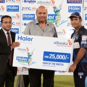 Karachi Dolphins Asad Shafiq receives Man of the match award in Bank Albaraka Presents Haier T20 Cup match against Larkana Bulls