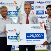 Sialkot Stallions Shahid Yousuf receives Man of the match award in Bank Albaraka Presents Haier T20 Cup match against Hyderabad Hawks