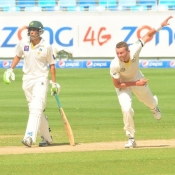 Peter Siddle bowls on day one of 1st Test between Pakistan and Australia at Dubai