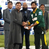 Ali Waqas receives Man of the match award