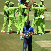 Ehsan Adil and teammates celebrate the wicket of Moeen Ali