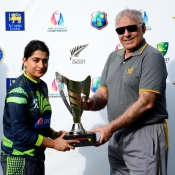 Pakistan Women captain Sana Mir receives Runners-up tropy from Haroon Rasheed