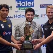 Skippers Misbah-ul-Haq and Kane Williamson flank Javed Afridi of Haier Pakistan the main sponsors of the series at the ODI Trophy unveiling