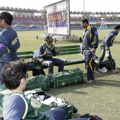 Waqar Younis, Wahab Riaz, Mohammad Hafeez and Misbah-ul-Haq during practice session