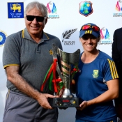 South Africa Women captain Mignon du Preez receives the Winning trophy
