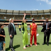 Misbah and Chigumbura at the toss